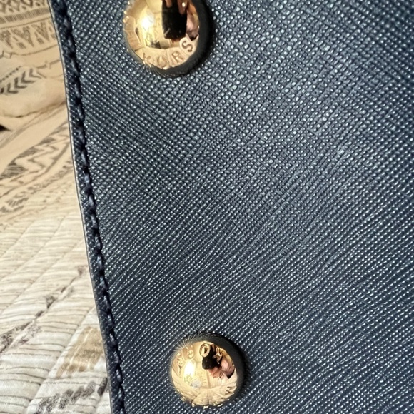 Michael Kors Hamilton Tote - Picture 3 of 16